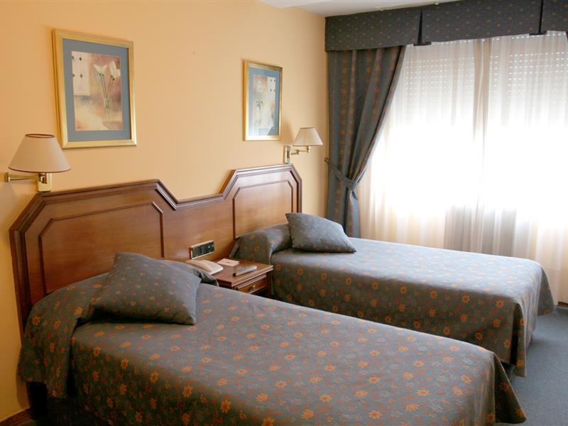 סנטיאגו דה קומפוסטלה Hotel Universal חדר תמונה